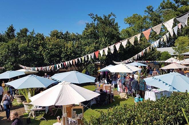 CasterBHollow's tweet photo. A4: The BFM market held at @CasterbridgeLC, so many unique arts and crafts! #mpumalanga #TravelChatSA https://t.co/oVDH16OwQd