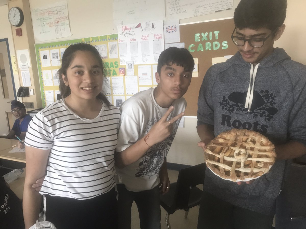 Mlle_Murray's tweet image. They made a creative pie! #fractionsarefun