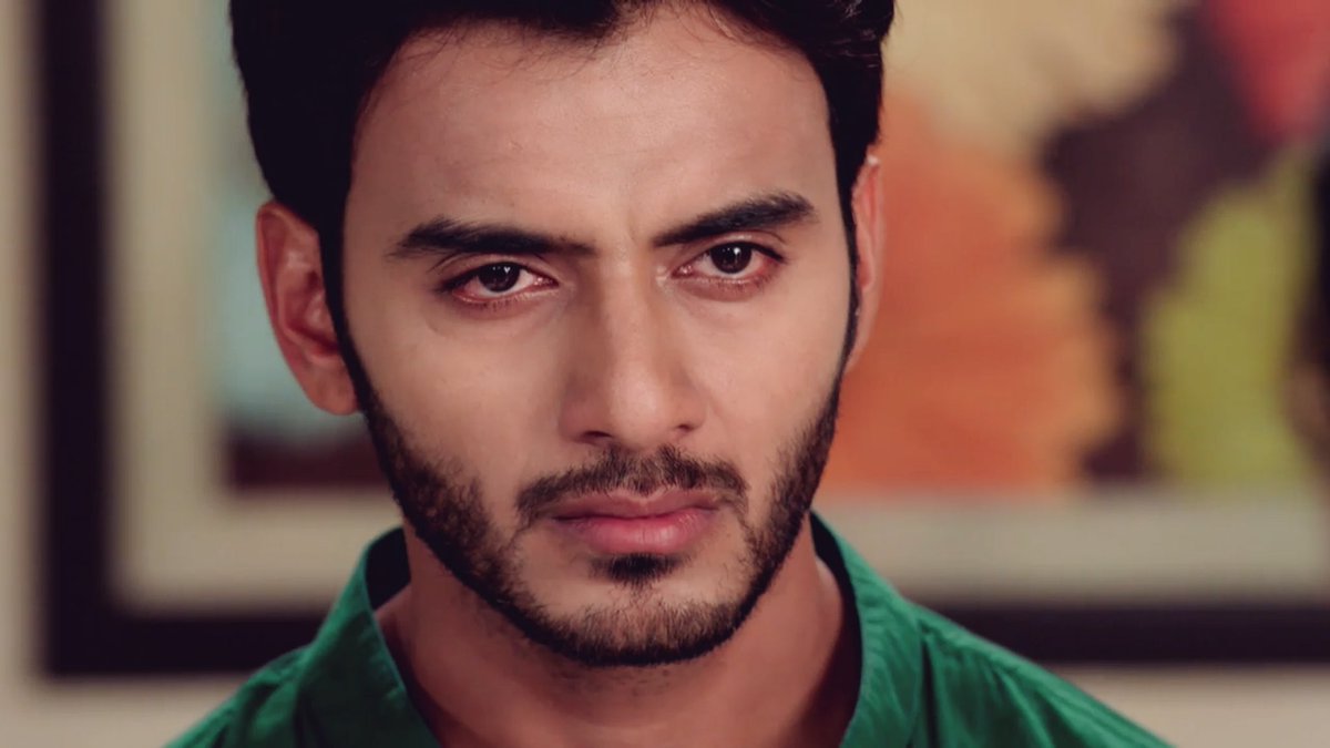 SidKiDuniyaa's tweet photo. When he was about to say stuff to KK but Viv told him not to 😭 the way he was controlling himself for her. No matter what bs KK was saying ! He stayed quite for her 😭 #2YearsOfJNDSD https://t.co/nBzW32zEN9