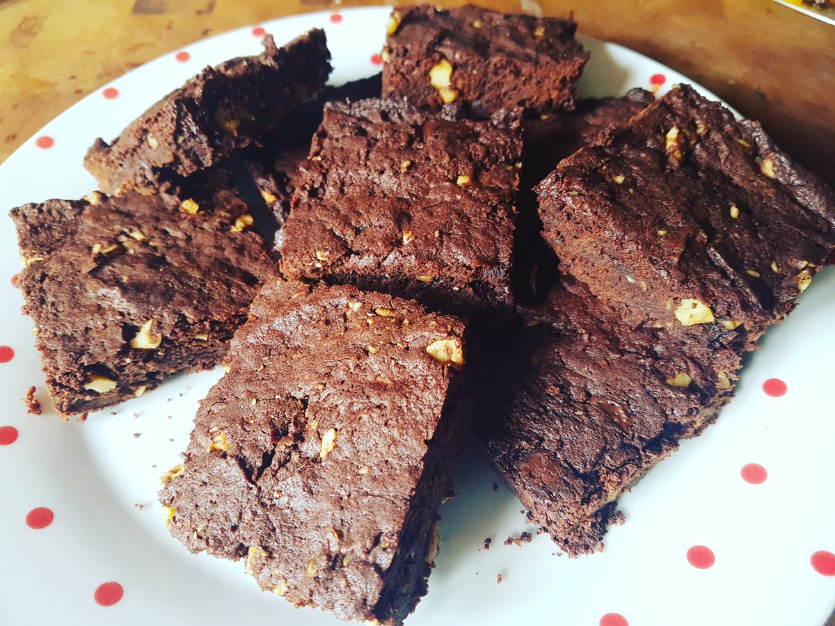 I made brownies this afternoon with my daughter ☺ They taste amazing! Recipe is from the <a href="/hotforfood/">hot for food by Lauren Toyota (vegan chef)</a> cookbook 💚 #vegan #veganbrownies