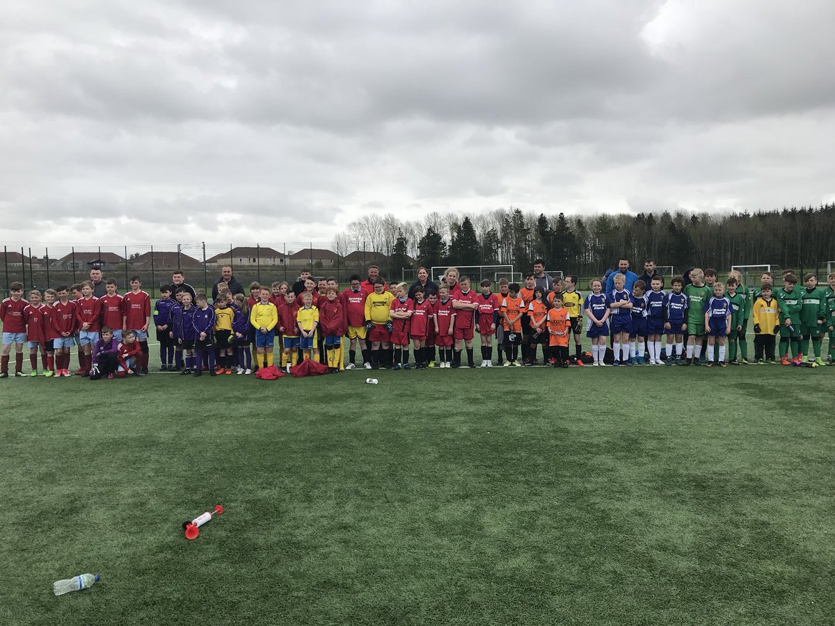 ASAuchenharvie's tweet photo. A huge thanks to our @Auchenharvie senior pupils who have given up their time to coach the Primary Football teams to prepare them for the Champions League. Thanks also to our referees #leadership #NAsportsacademy #YOYP2018 #rolemodels #VIPprogramme #volunteering ⭐️ https://t.co/KuprVRwhDq
