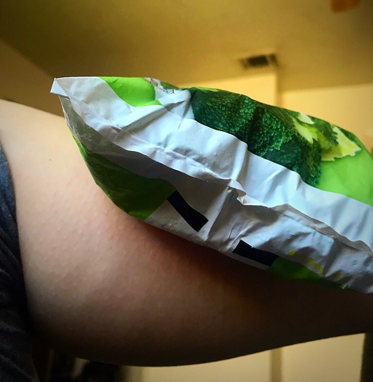 ShutUpAmanda's tweet photo. Do I get extra points for using a bag of frozen broccoli as an ice pack?
#WorkoutQuestions https://t.co/lyAC6p5MEg