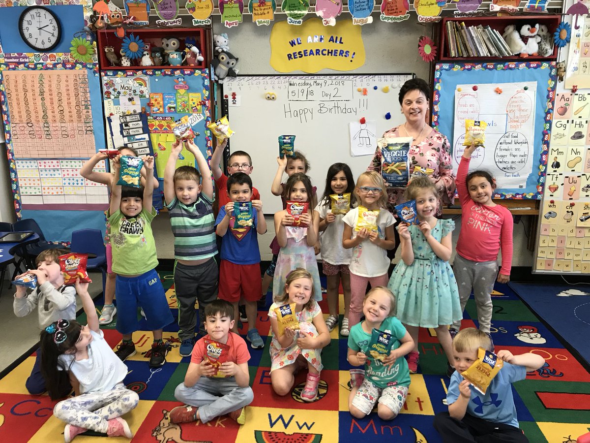 Celebrating Mrs. Uryevick’s Birthday with her favorites...children and chips! #MineolaProud #meadowdrive