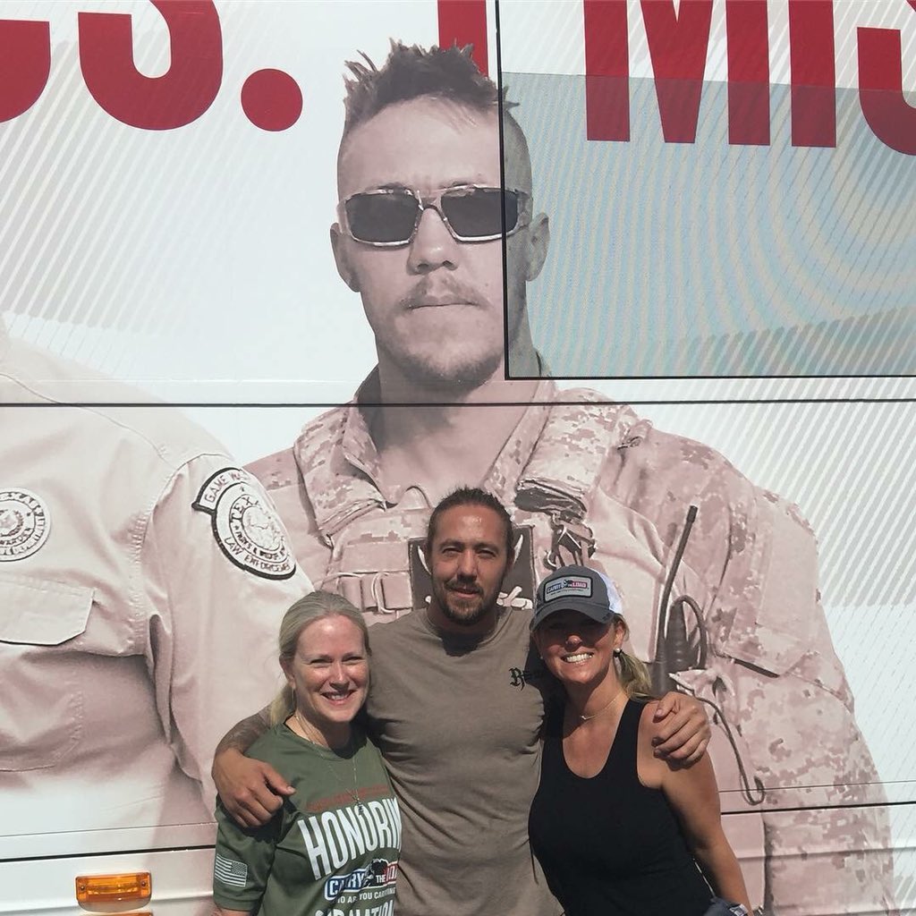 CarryTheLoad's tweet image. @Halffaceblades found himself on the side of our West Coast Relay Bus this morning in @SanDiegoCounty! Thank you for your years of service to this great country!! 💪🏼🇺🇸#SpecialOperator #NavySEAL #MemorialMay #CarryTheLoad