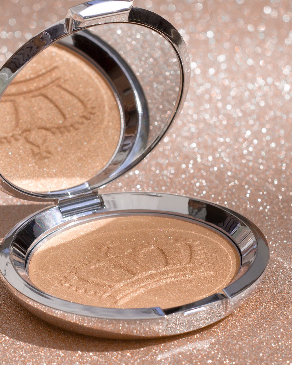 BECCALondon's tweet photo. We've just touched down in London town! 🇬🇧 Shop all your BECCA favorites, including our brand #NEW #BECCARoyalGlow, the ultimate glow for all celebrations.
Available now, exclusively online at @johnlewisretail! Shop now: https://t.co/yGO75nhpzP #BECCALovesUK https://t.co/4Jjmybp7pj