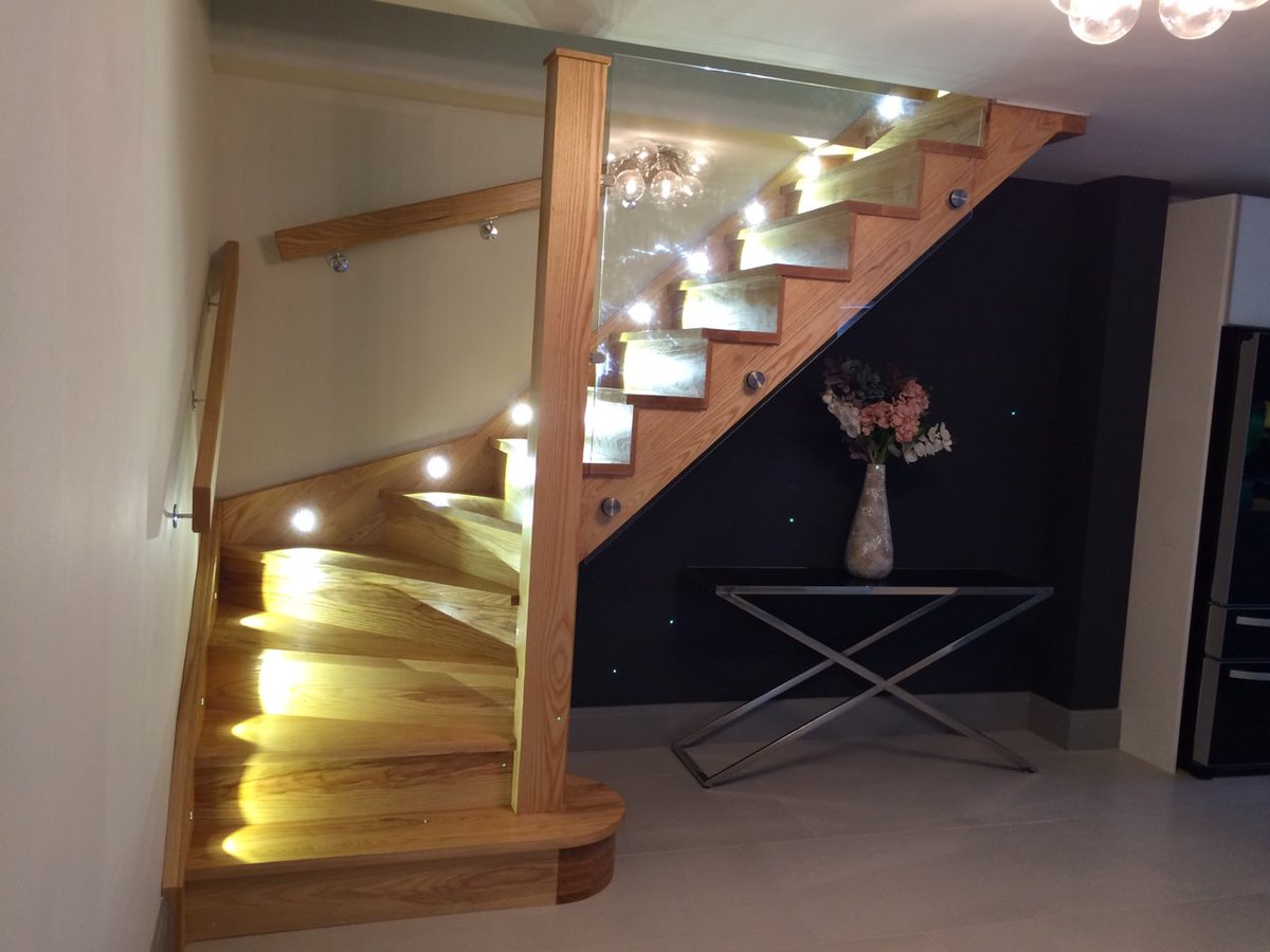 renshawjoinery's tweet photo. A few pics of an ash staircase finished a while ago, house is now completed and shiny new 😎 https://t.co/n9F8oCBRad
