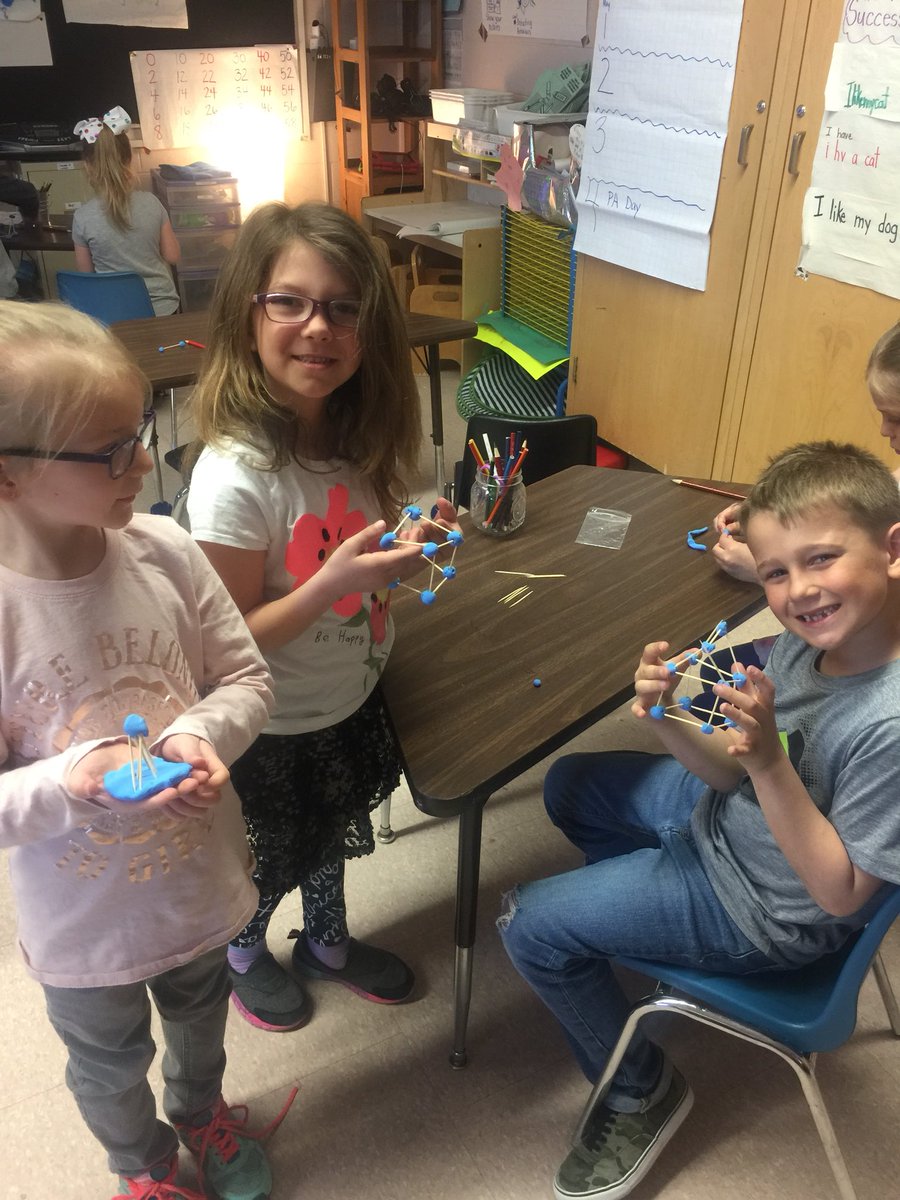 Micheller123abc's tweet image. Building 3D shapes. #stmtcourtice #pvnclearns #cew #math