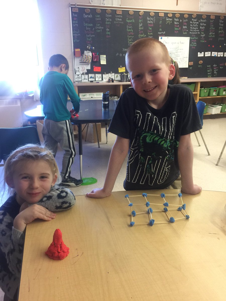 Micheller123abc's tweet image. Building 3D shapes. #stmtcourtice #pvnclearns #cew #math