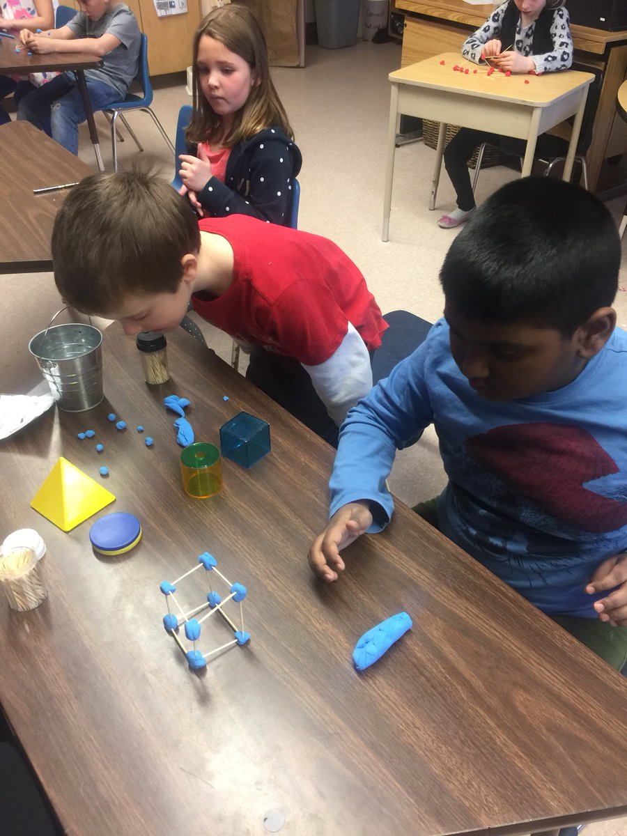 Micheller123abc's tweet image. Building 3D shapes. #stmtcourtice #pvnclearns #cew #math