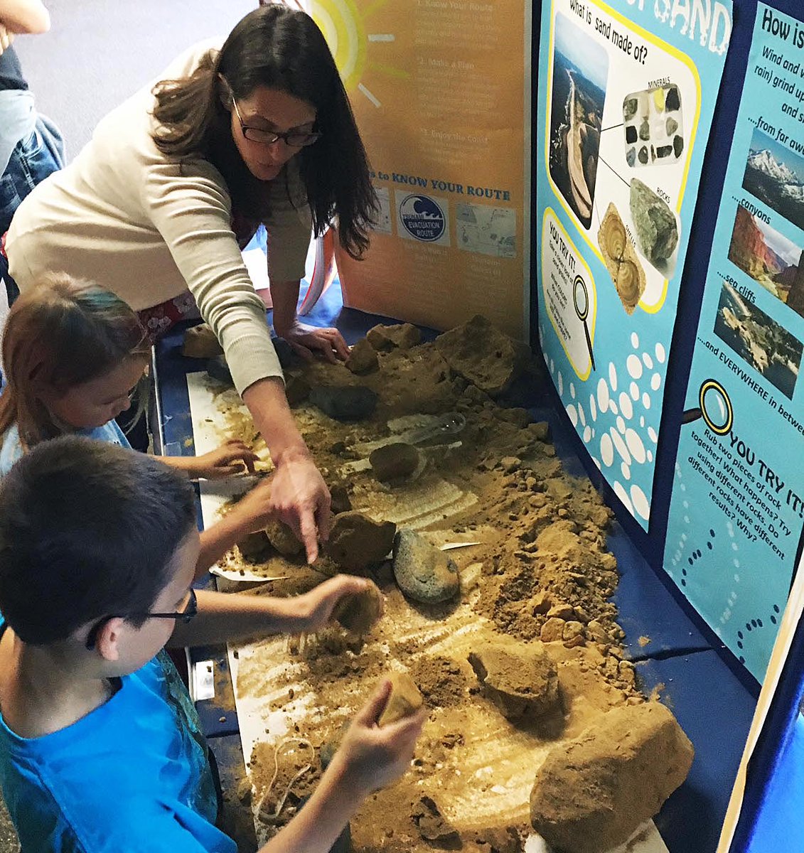 Service snapshot: Hands-on beach geology with Laura Gabel during a DOGAMI guest display at <a href="/orcoastaquarium/">Oregon Coast Aquarium</a> #ORService #PSRW #GeologyRocks