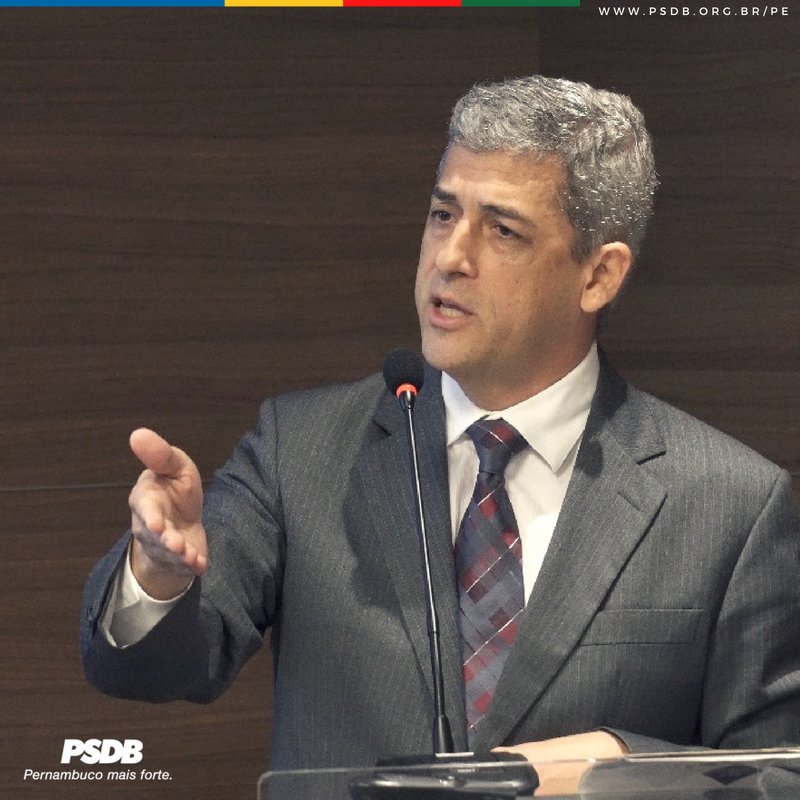 PSDB45PE's tweet photo. "A má qualidade da escola pública aniquila os princípios da democracia que pressupõe igualdade de oportunidades a todos", líder do PSDB na @CamaraRecife , @andregis em seminário sobre o combate à corrupção: https://t.co/a5QQXljahx
#psdbpe #Democracia https://t.co/snTA9z2S8b