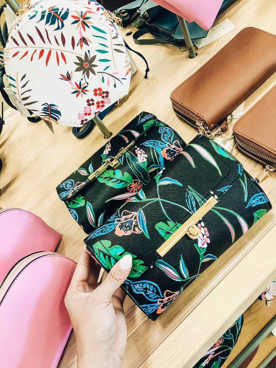 ciarazshain's tweet photo. It’s almost Mother’s Day! Have you picked out a gift already? If not, come check out all our accessories that Mom will love at Target! Purses, wallets, &amp; more. Revamped - &amp; ready to be shopped! #TargetStyle #VM #VisualMerchandiser #MothersDay  🌺❤️👌🏽 https://t.co/szUBCUzowE