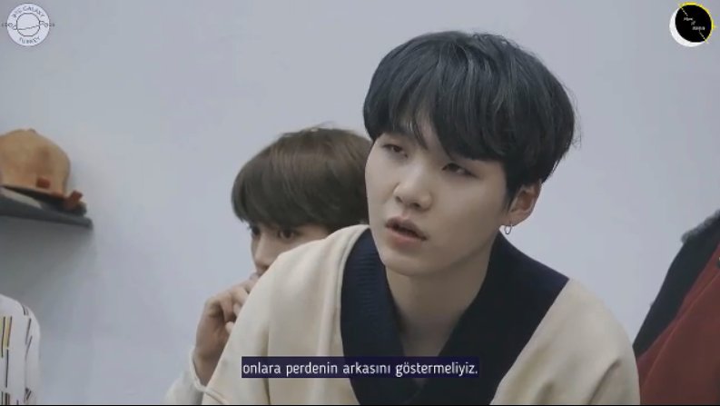 sirinetaylor's tweet photo. her şeyi sizinle paylaşalım diye başlatan yoongi ayaklarını kamera açık değil diye sallerken kameranın açık olduğunu öğrenip etrafı toplamanı severim senin ne çabuk bitti öyle   @BTS_twt #BurnTheStageFinale https://t.co/W1OM5XH3Jv
