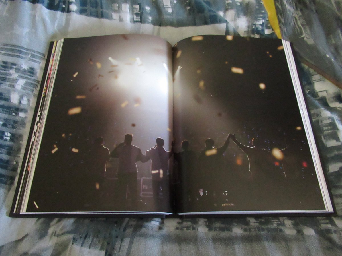 SylvieBret's tweet photo. Le photobook #BTOBTIME est arrivé !
Il est super beau ! *-*
#BTOB #OurConcert 💙 https://t.co/HjTLfmRkQD