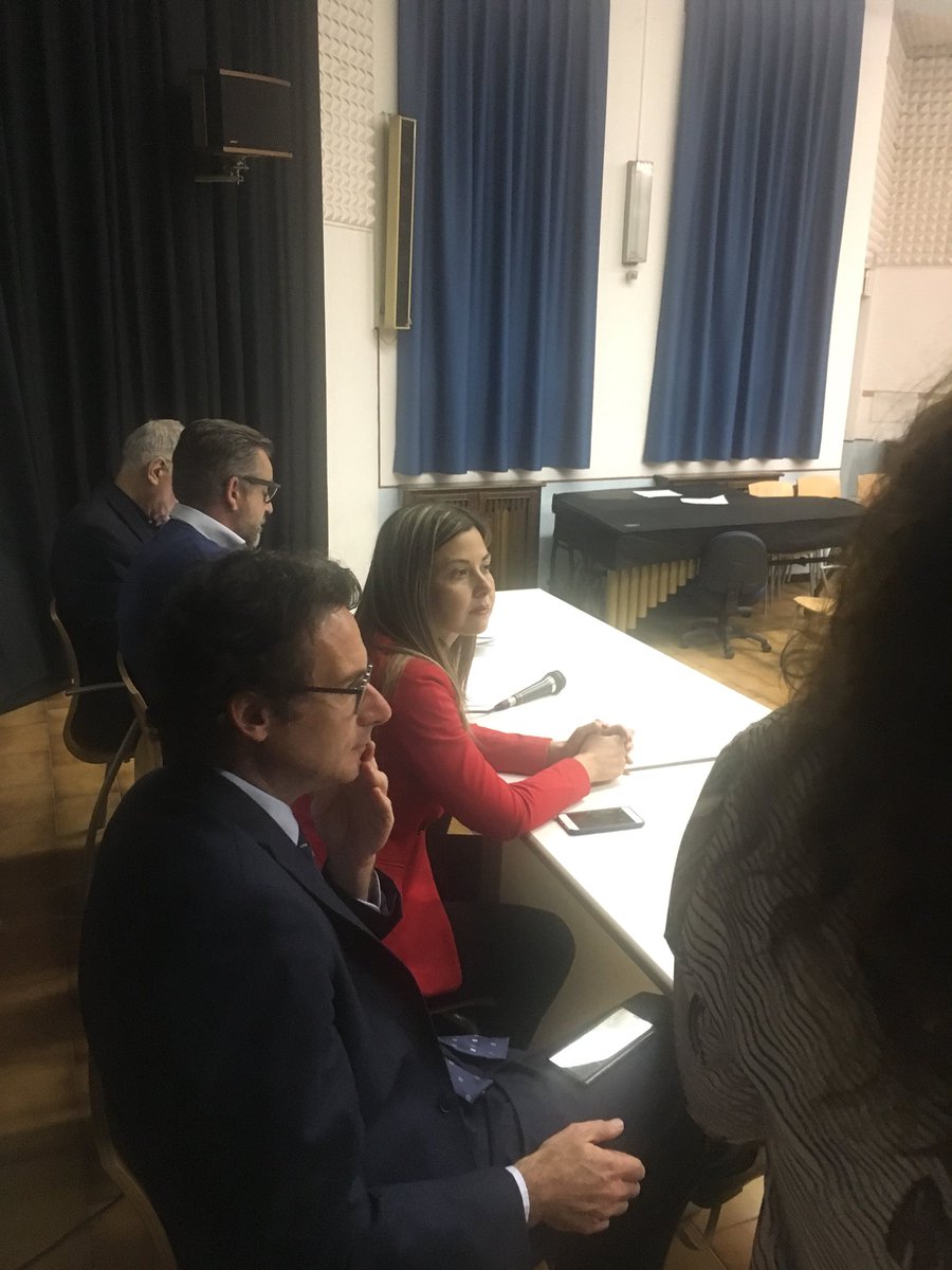 fulviocentoz's tweet photo. Con @McGadda a parlare di #sprecoalimentare e a sostenere il @pdvda alle #regionali2018 #regionalivda @pdnetwork https://t.co/oQx6BLN6OS