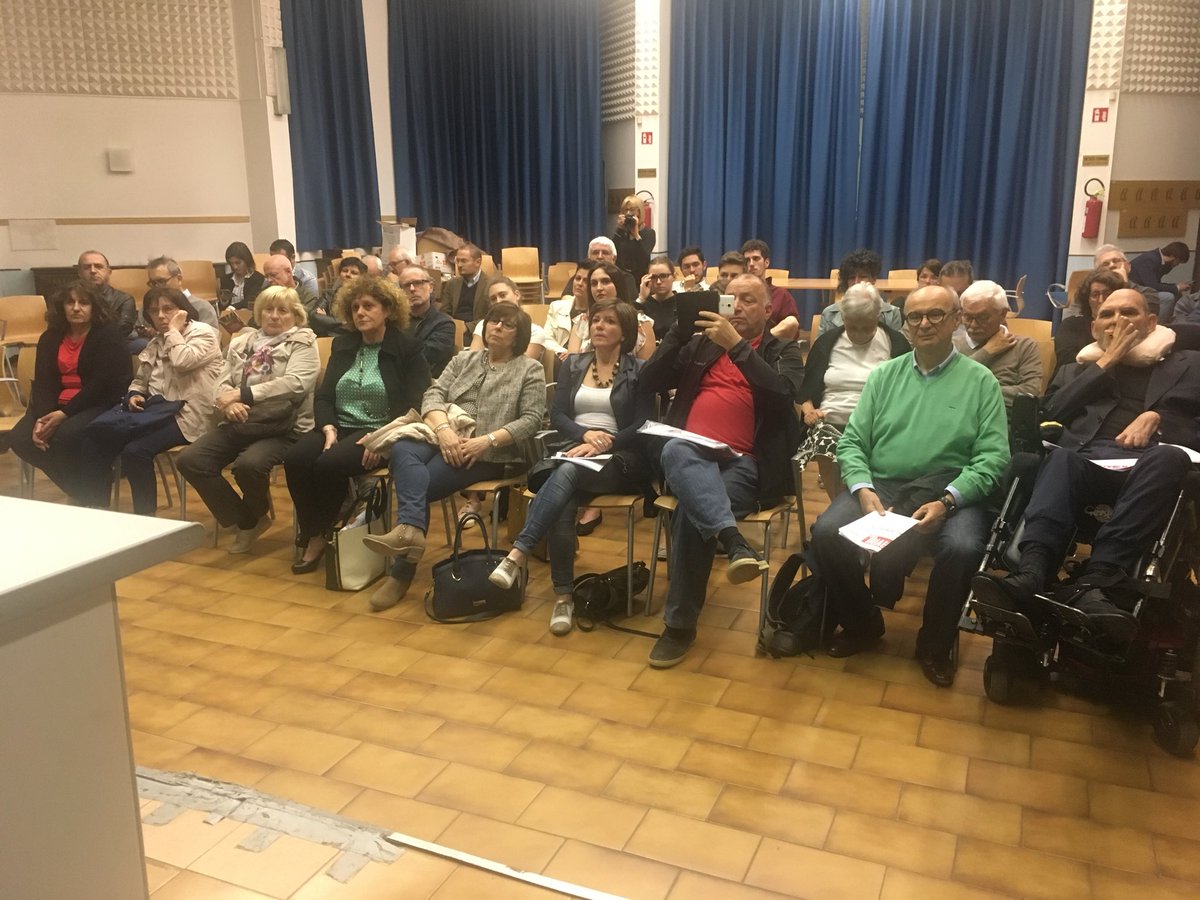 fulviocentoz's tweet photo. Con @McGadda a parlare di #sprecoalimentare e a sostenere il @pdvda alle #regionali2018 #regionalivda @pdnetwork https://t.co/oQx6BLN6OS