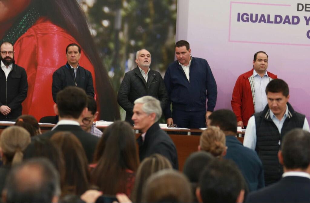 alexfedezcam's tweet photo. Acompañé al Gobernador @alfredodelmazo a la XVII Sesión Ordinaria del Sistema Estatal para la Igualdad y Erradicación de la Violencia contra las Mujeres, espacio donde se acuerdan y generan acciones que garantizan el acceso de las mujeres a una vida libre de violencia. https://t.co/WDjb987QAw