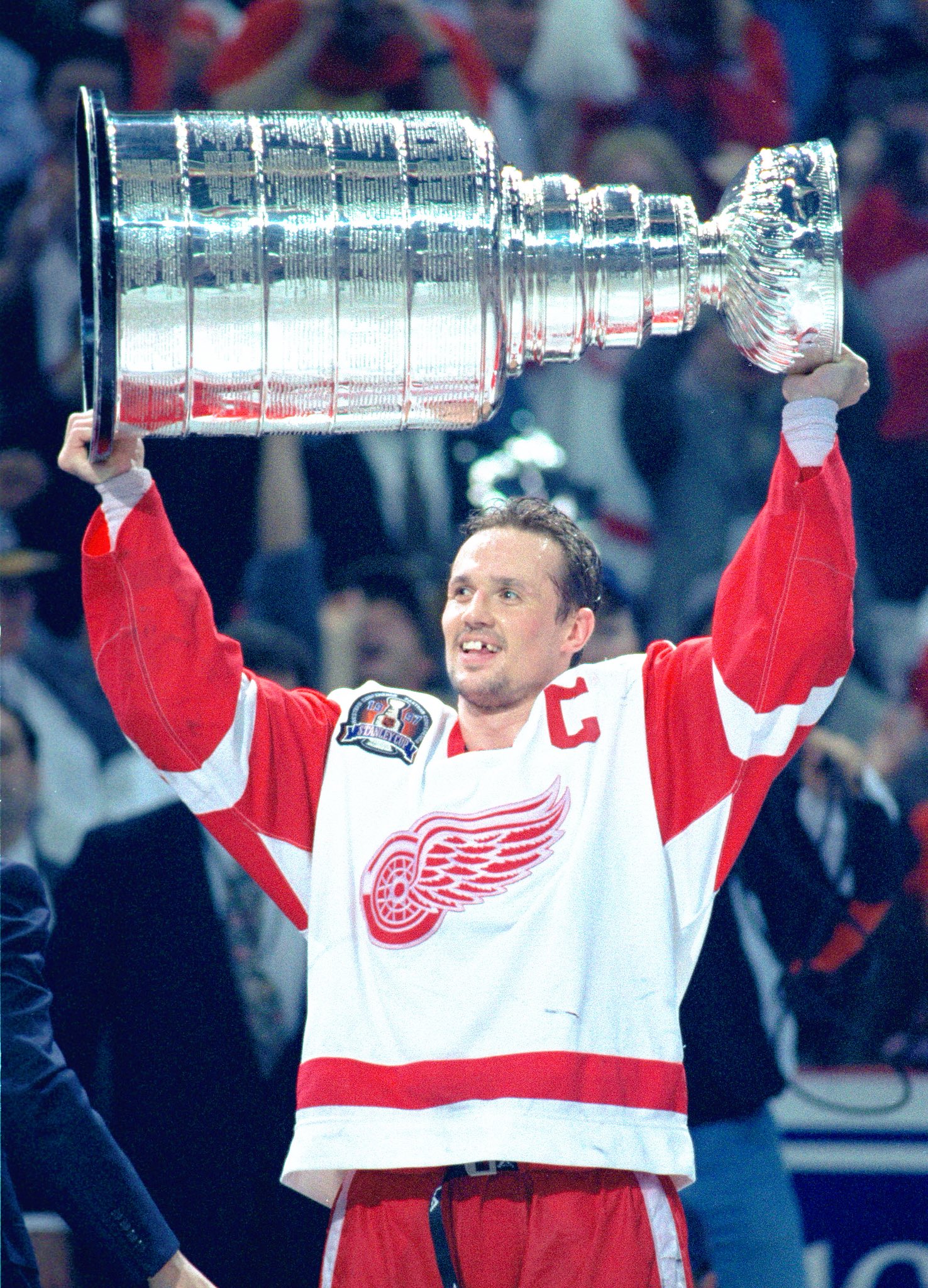 Happy Birthday goes out to Honoured Member Steve Yzerman! Who s your favourite captain to lift the 