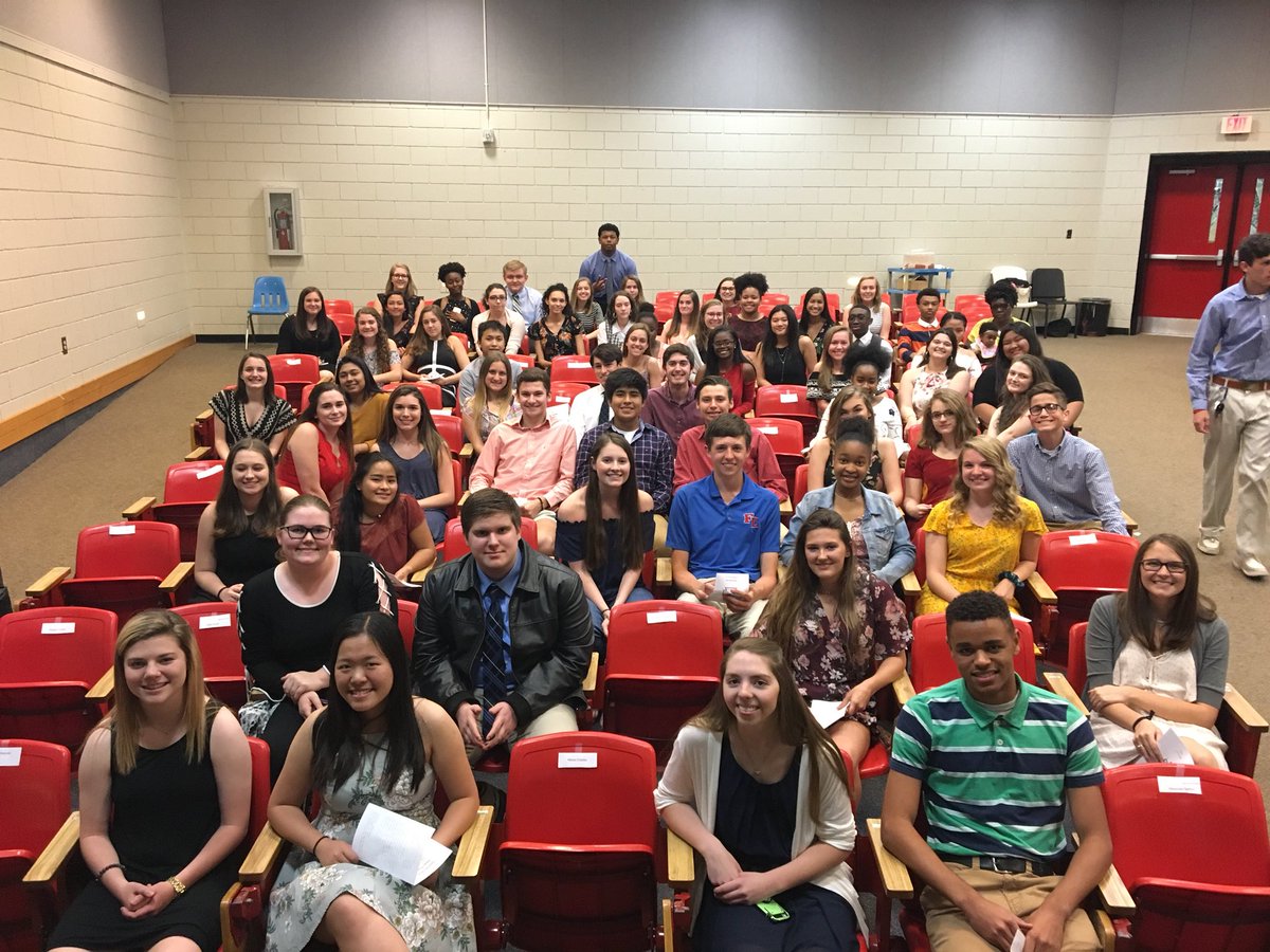 DrHarrisonElCid's tweet photo. NAtional Honor Society Induction Ceremony tonight @FDPatriot https://t.co/GVZP4hOYBM