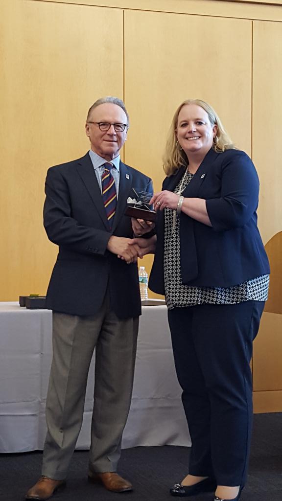 CSPDAsstDean's tweet photo. Congrats Meredith! @foxcspd is proud you are a @foxschool "Rising Star" award winner! https://t.co/BRkxjJiLJr