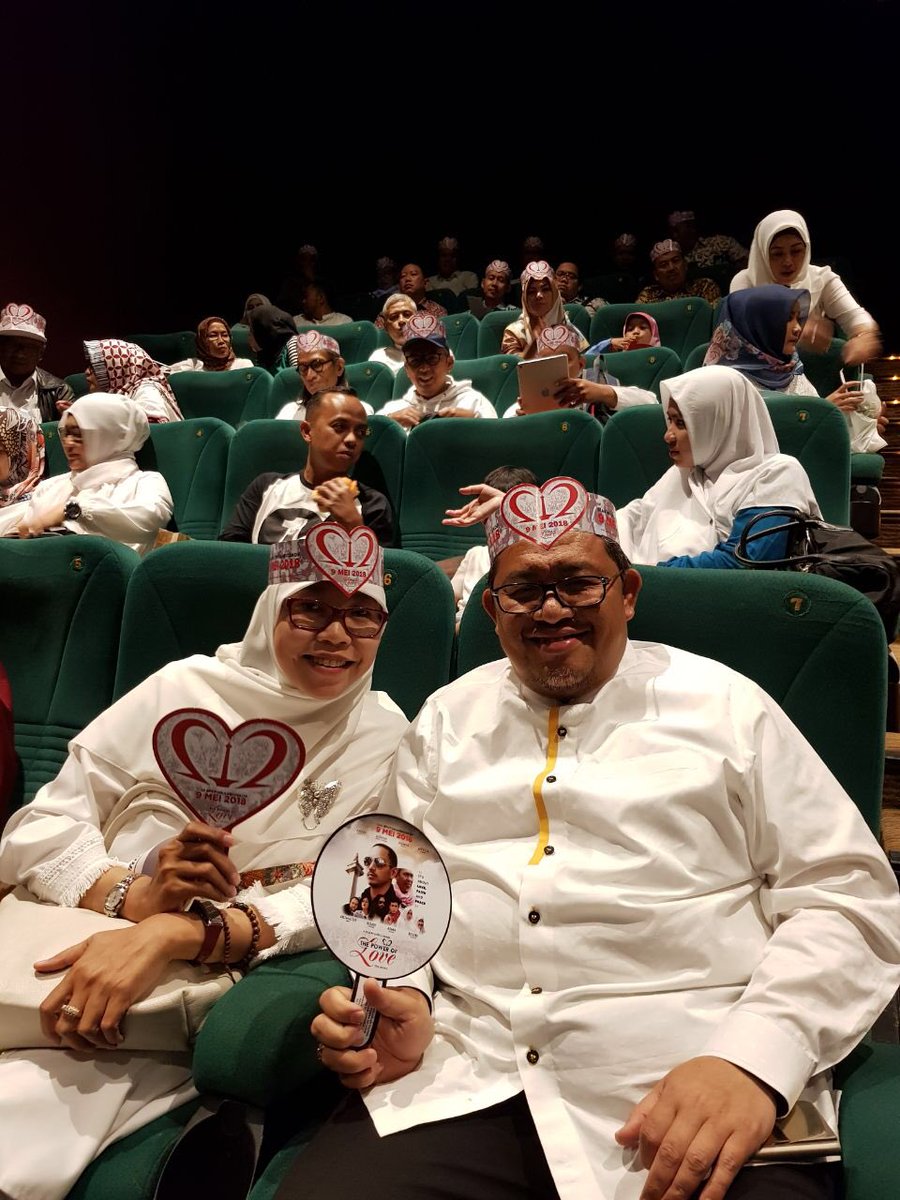 Gubernur Jawa Barat dan Istri telah menonton <a href="/212movie/">hayyathemovie</a>. Terima kasih Kang <a href="/aheryawan/">Ahmad Heryawan</a> <a href="/netty_heryawan/">Netty Prasetiyani Aher</a>❤️ tuips rencana  nonton di bioskop mana hari ini? 😄 share keseruannya jangan lupa hashtag #212ThePowerOfLove mari sebar cinta &amp; hanya cinta😘