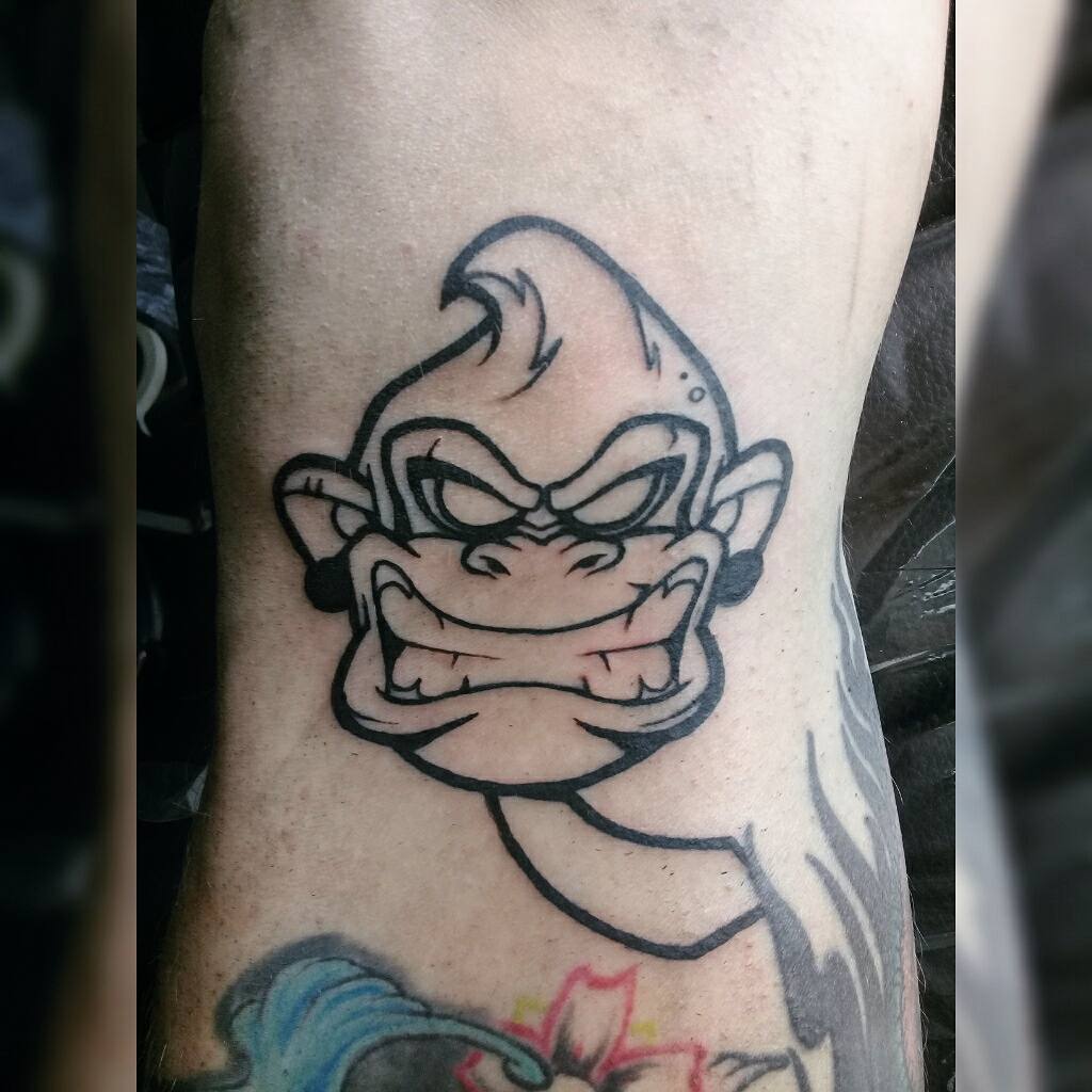 Tatuaje Donkey Kong enojado, hasta ahora solo lineas, proximante color #tat...