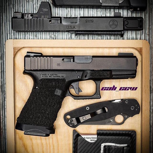 TexasBlackRifle's tweet photo. 📸 Repost @cali_ccw
・・・
Get you a girl that can do both⠀
⠀
⠀
#concealedcarry #ccw #holster #insidethewaistband #california #glock #glock19 #stipple #texasblackrifleco #tbrci #compensator #tsdcombatsystems #flattrigger #rolandspecial #tarantactica… https://t.co/hu1zWYemzz https://t.co/6IIyg4SdKn