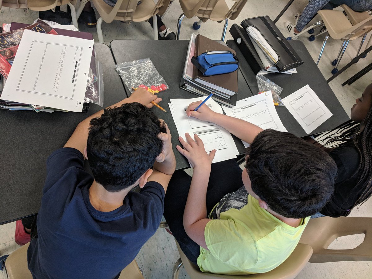 nicolestogaitis's tweet photo. Notre activité d'auto-apprentissage fut une réussite en 7e année! Le défi lancé : toute question doit être posée à ses collègues de classe (et non pas les enseignantes). #Collaboration amplifiée en résulte! 👍👍 #ebviamonde #thinkingclassroom @ESEtienneBrule @ManonSavard4 https://t.co/UfZ9anjBgy