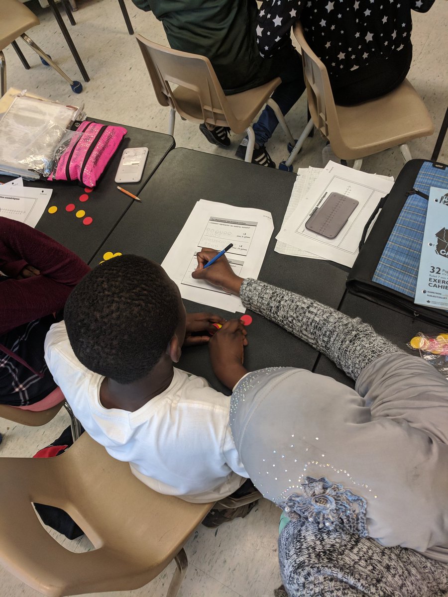 nicolestogaitis's tweet photo. Notre activité d'auto-apprentissage fut une réussite en 7e année! Le défi lancé : toute question doit être posée à ses collègues de classe (et non pas les enseignantes). #Collaboration amplifiée en résulte! 👍👍 #ebviamonde #thinkingclassroom @ESEtienneBrule @ManonSavard4 https://t.co/UfZ9anjBgy