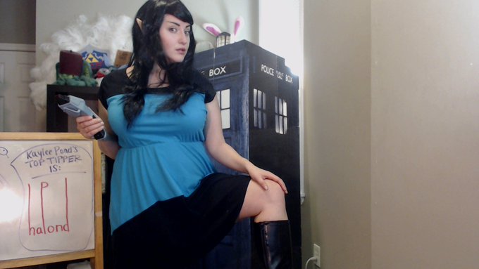 Live long and prosper my Friendly Friends! Vulcan Kaylee is here to hang out tonight!  https://t.co/mp8SXniXfZ