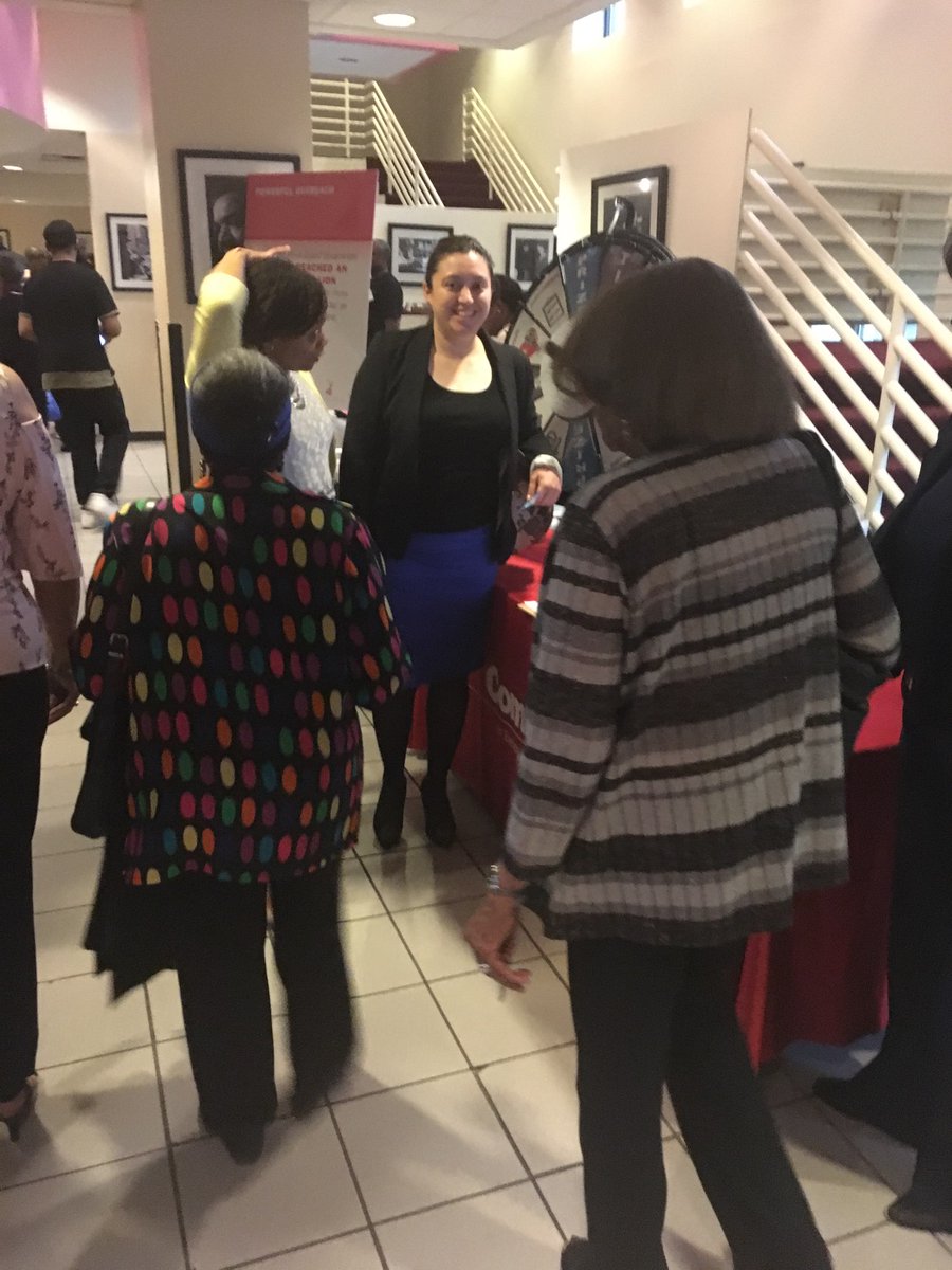 TweetFTStreet's tweet image. We're @DuSableMuseum celebrating with @WVON1690! The guest of honor tonight is @JeniferLewis, COSTAR OF THE HIT @ABCNetwork SITCOM BLACK-ISH!!! Stop by @ComEd table if you're here to @StopBySayHi #ComEducateYourself #TweetFromTheStreet