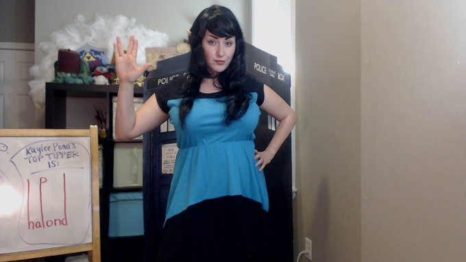 Live long and prosper my Friendly Friends! Vulcan Kaylee is here to hang out tonight!  https://t.co/mp8SXniXfZ