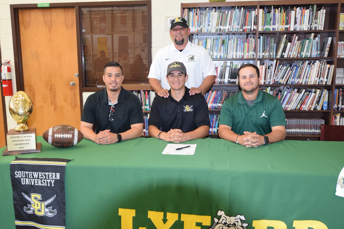 lyfordcisd's tweet photo. Congratulations to Chase Hinojosa on signing his letter of intent to play football at Southwestern University in Georgetown, TX!! #BulldogPride #WeAreProud #IAMLHS #GreatThingsHappenHere https://t.co/IIO8UwbD7J