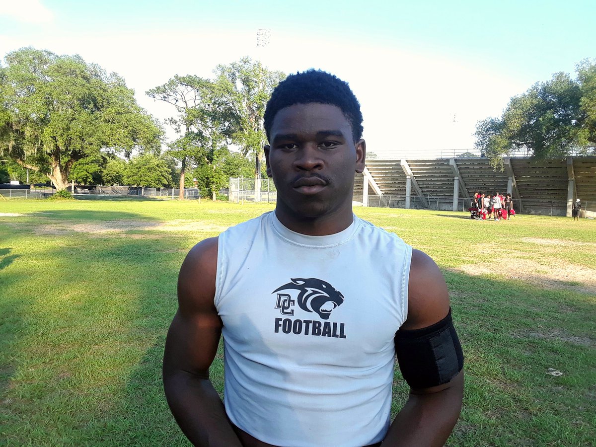 dreamkingfilmz's tweet photo. Javon "Biscuit" Bonsell 2019
OLB 5'11 190 2.8GPA 1030 SAT
- 2017 11 sacks 42 solo tackles
- https://t.co/tnpputc54n
- #SaturdayPlayer https://t.co/SQxd5qccqb