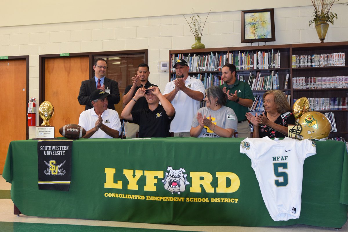 lyfordcisd's tweet photo. Congratulations to Chase Hinojosa on signing his letter of intent to play football at Southwestern University in Georgetown, TX!! #BulldogPride #WeAreProud #IAMLHS #GreatThingsHappenHere https://t.co/IIO8UwbD7J