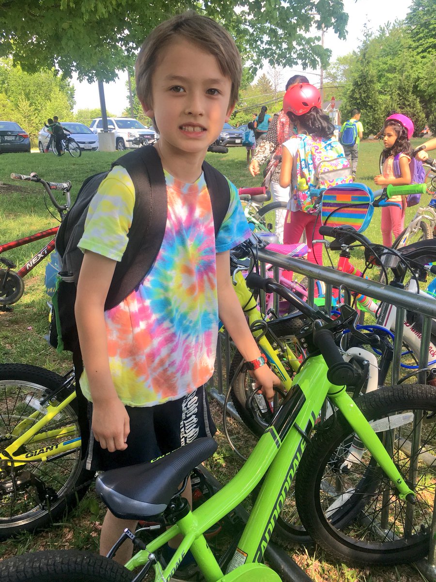WalshMrs_'s tweet photo. It was great to see some of our first grade students #BiketoSchool 🙂 https://t.co/jmjAT2LgYc