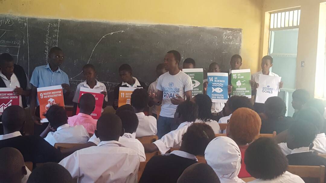 ojuolape_t's tweet photo. 1 tree per student to nurture #Passion #Value
#Niceconcept #Treecoverincrease
#St.UrsulaGirls #GikuyariSec
#UTaNRMP #GOK #IFAD
#GlobalGoals
#SDGsCampaign
@SDGsAwareNG
@isaacoritogun @CleanEdgeng
@ade_lewa @dppui2017
@aremuoropo @cafsng @FAOclimate @FAOSDGs @FAOForestry https://t.co/lIRcl5FjL0