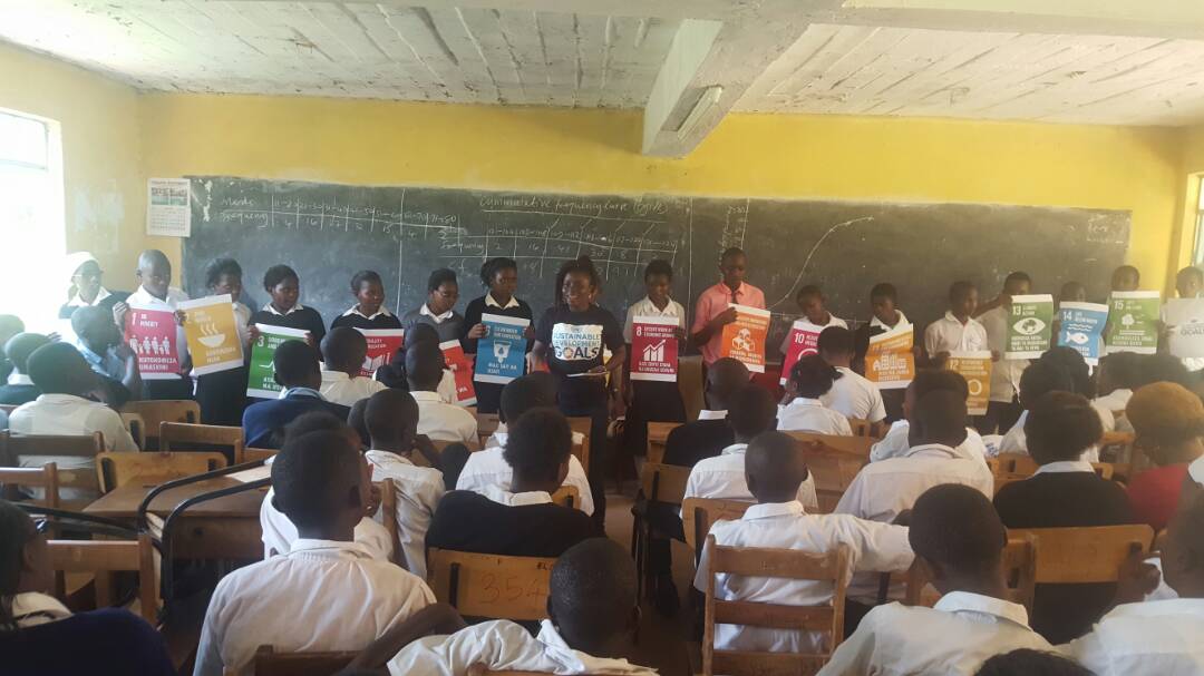 ojuolape_t's tweet photo. 1 tree per student to nurture #Passion #Value
#Niceconcept #Treecoverincrease
#St.UrsulaGirls #GikuyariSec
#UTaNRMP #GOK #IFAD
#GlobalGoals
#SDGsCampaign
@SDGsAwareNG
@isaacoritogun @CleanEdgeng
@ade_lewa @dppui2017
@aremuoropo @cafsng @FAOclimate @FAOSDGs @FAOForestry https://t.co/lIRcl5FjL0