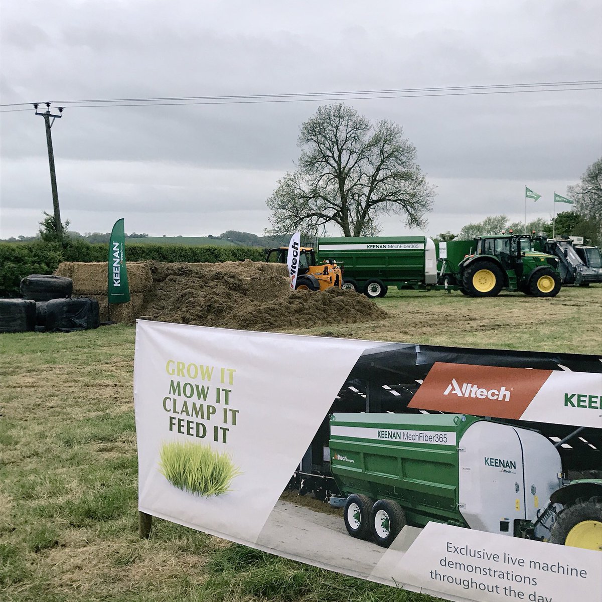 BathandWest's tweet photo. Visit @KEENANsystem in Field 14 at Grassland UK tomorrow when they add their own step to our GROW IT, MOW IT, CLAMP IT slogan of FEED IT! #GLUK18 https://t.co/QaMSboJ9Nk