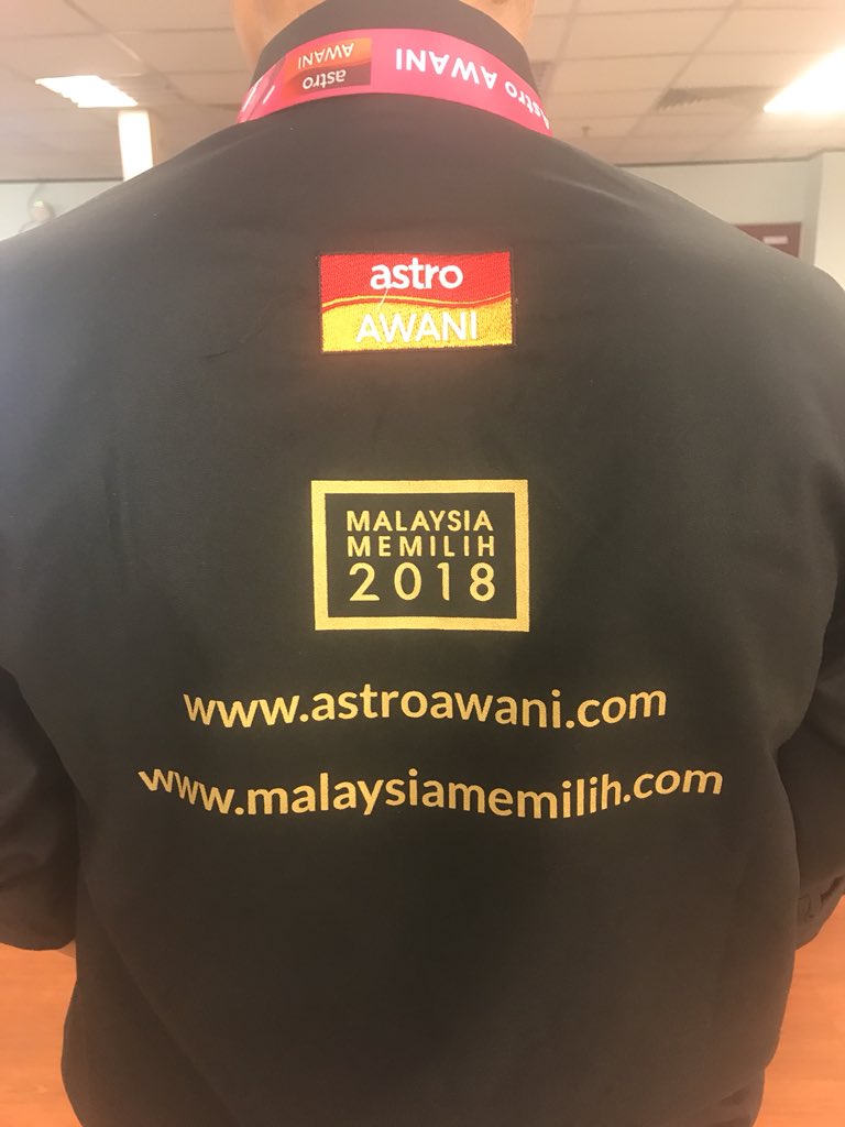 ashwadismail's tweet photo. Sebagai wartawan, kita tuntut agar PH mengotakan janjinya. Janji kebebasan media. Semua media di Malaysia. Ini penting agar ia seiring prinsip reformasi yang dilaungkan. Ini harapan  di kala fajar yang baru. 9 Mei 2018 #PilihanMalaysia @501Awani https://t.co/0AxLPjnUUO