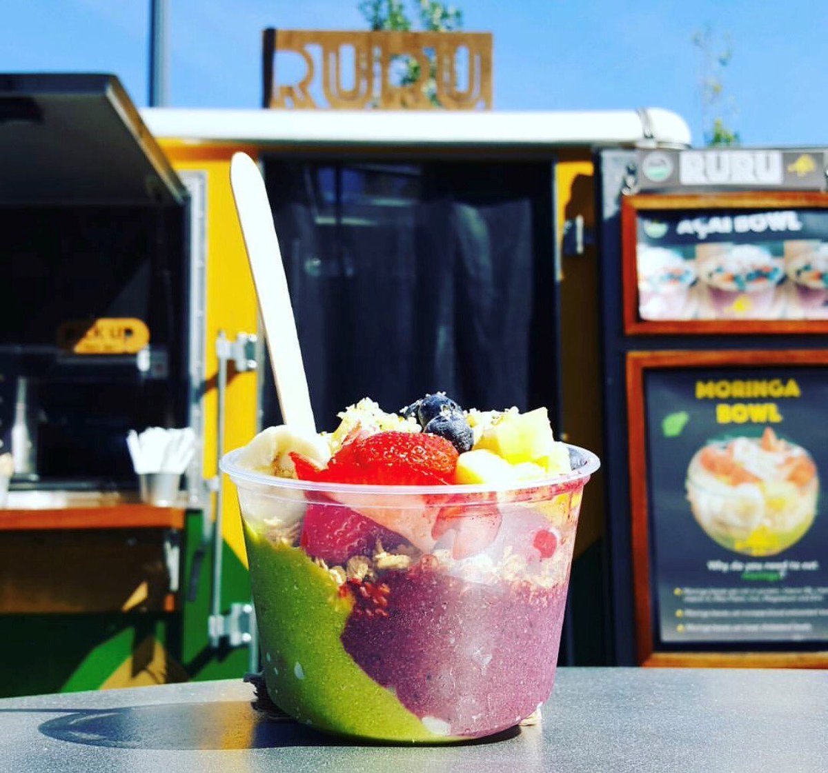 BlurryVisionFst's tweet photo. Get a trendy pic for ya insta with #local food vendor #Rurukitchen servin up some acai bowls for the soul π https://t.co/71J9rz3gZP