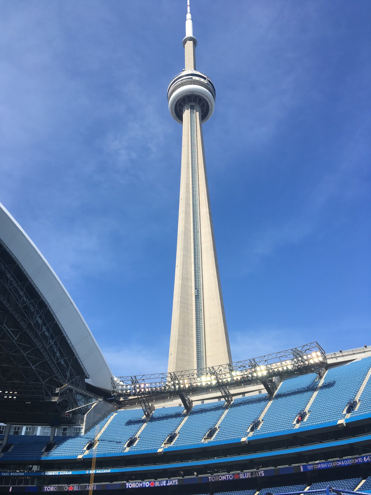 DcyDEiGWAAAEILW.jpg:large