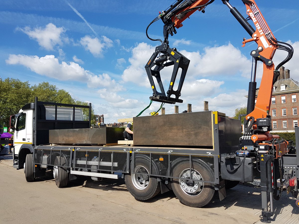 gardenerslondon's tweet photo. @GavinWalley @_LONDONSTONE Epic customer service at #rhschelsea today we really can't thank you enough. Arrival of the beautiful beast that is our #designclad arch! https://t.co/Fw9HoVZBzF