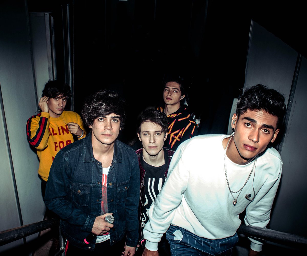 CD9's tweet photo. backstage modo avión tour 
📸 by @damiigarciaok https://t.co/adJHHTPy1I