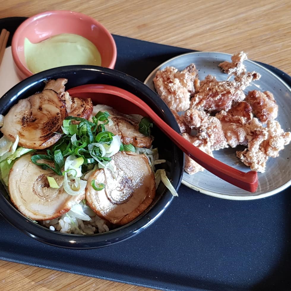 Happy birthday to the hubby, @aworanpix - a #Japanese #foodie date with #ramen, #mochi and #raindropcake at <a href="/YamagoyaUK/">YAMAGOYA ラーメン</a> 🥢🍲💧🎂
