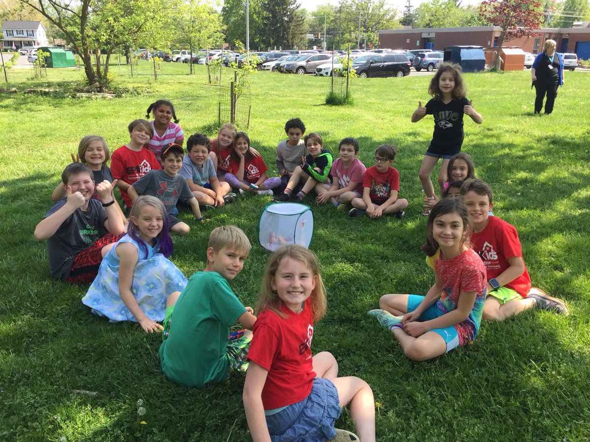 ErikaHerman14's tweet photo. And...they’re off! @bolander_maria @HESCourtyard @Hillcrest_BCPS @c1shaw @JenMLynch https://t.co/WpmK4cr3eK