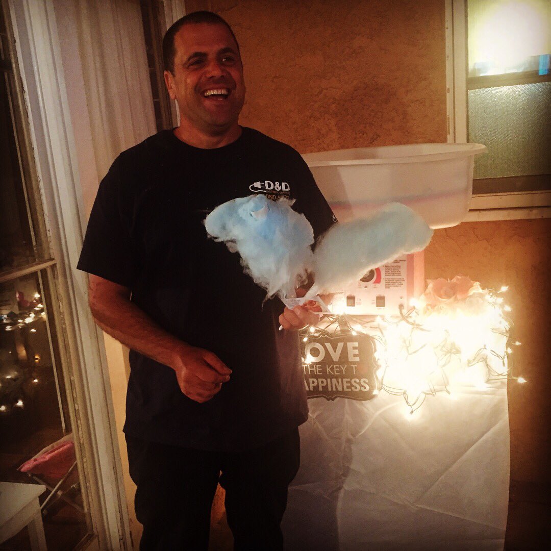 crepe_le's tweet image. Le Chef Crepe!!! Fun &amp;amp; Sweet Cotton Candy Station 🍬 🍭 ☁️ A Great Dessert! Waffles on a stick, Crepe Station,Crepes with ice cream, chocolate fountain &amp;amp; sweet buffet. Please contact us to discuss your event:Shelly 818-264-6359 #cottoncandy #party #crepes #blintze #lechefcrepe