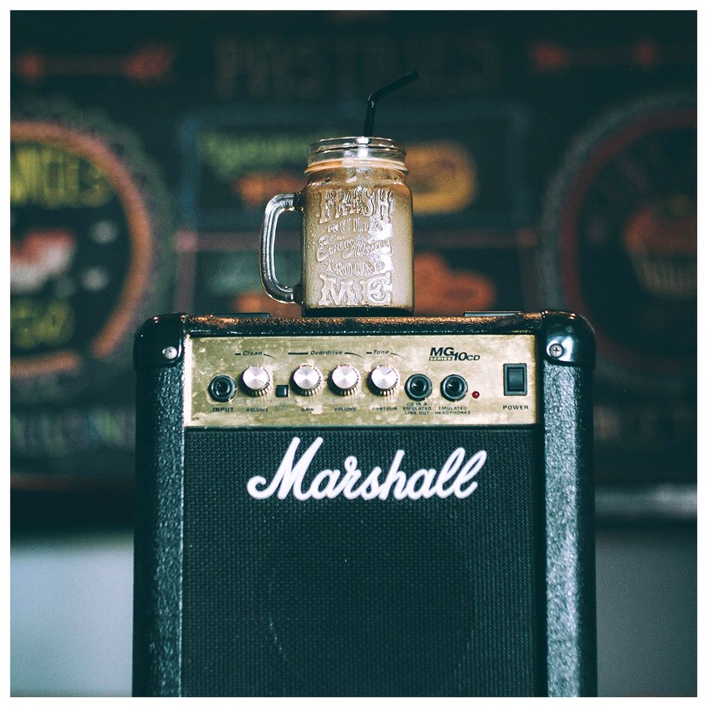 MarigoldStudios's tweet image. Music and iced coffee on this cold Wednesday. Been playing Greg Laswell on repeat today. What is on your playlist lately? 

#musiclover #inspirationtime #coffeemakeseverythingbeter #icedcoffee #wednesdayvibes #coffeelover #wednesdaymood #coffeeholic #musictime
