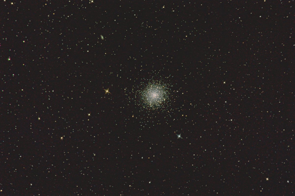 kalon1701's tweet image. #messier13 #herculescluster 30 x 30 second exposures, stacked with #deepskystacker mucked about with in #photoshop #astrophotography
