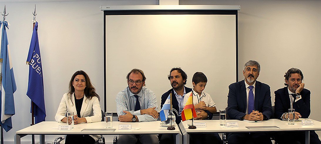FlorCarbo's tweet photo. Arrancó el ciclo lectivo 2018 de la #Maestría en #Logística y #GestiónPortuaria organizada por AGP, la Universitat Politècnica de València y la Fundación Valenciaport en #Cencapor #capacitacion #Argentina https://t.co/SMnUm5h5ix https://t.co/uZWqhW633Y